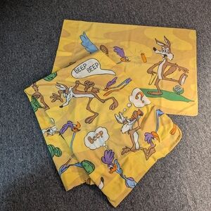 Vintage 1970s Wile E Coyote Road Runner Flat Sheet and pillow case Warner Bros